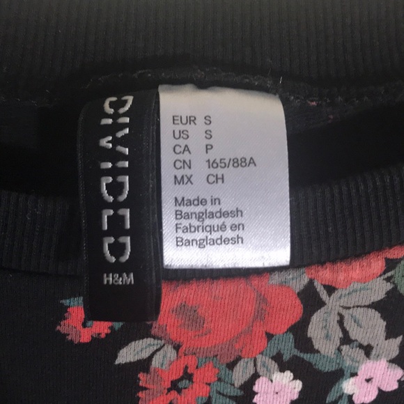 Black Red Flower Sweater H&M Small - Picture 2 of 4